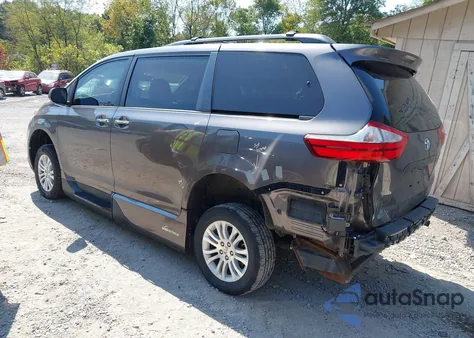 2015 Toyota Sienna Xle 8 Passenger z USA, uszkodzony, nr VIN 5TDYK3DC5FS602417